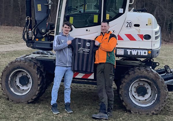 Neue Trikots dank Forstservice Polster